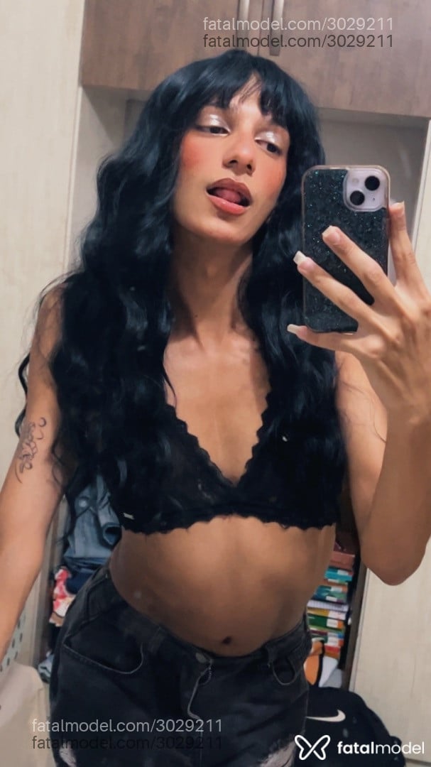 Acompanhante mulher trans morena (o) de olhos castanhos - Isa Moné
