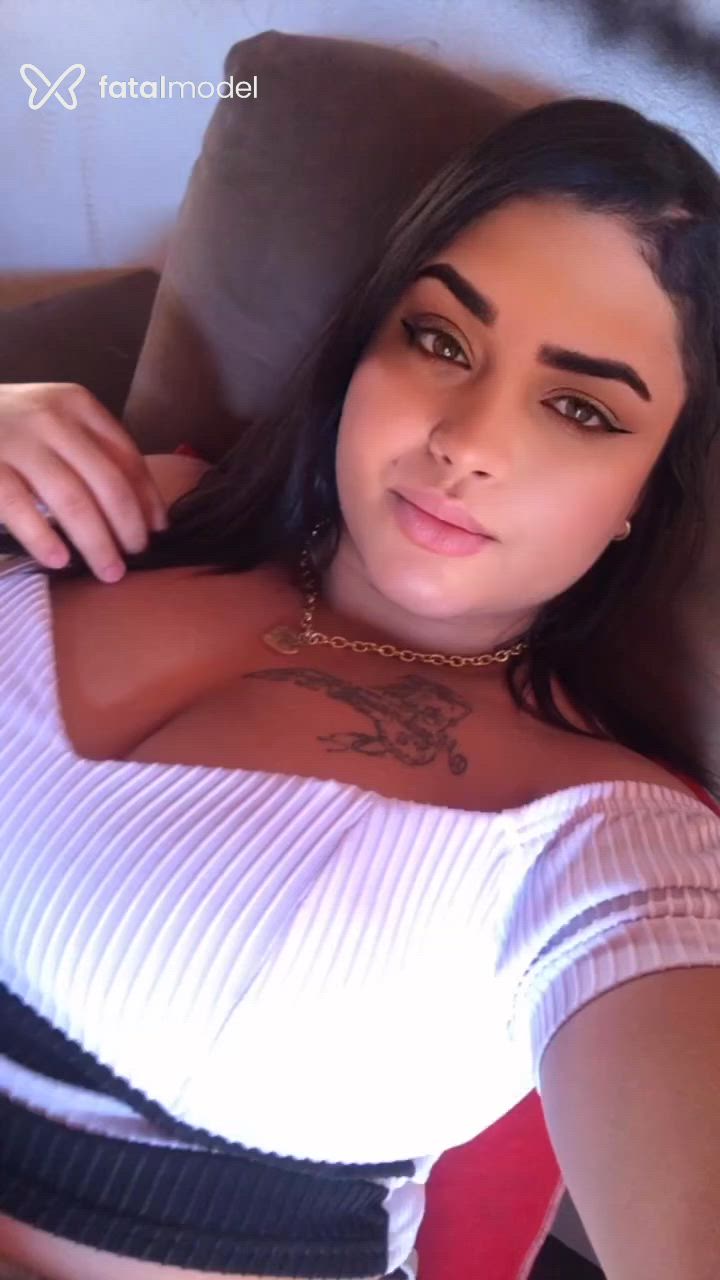 Acompanhante mulher com cabelo castanho de olhos verdes - Anna Clara