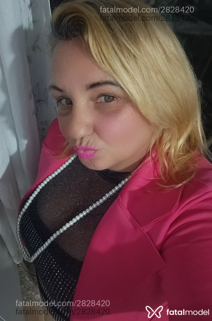Acompanhante mulher loira (o) de olhos castanhos - Tais Pitanguinha