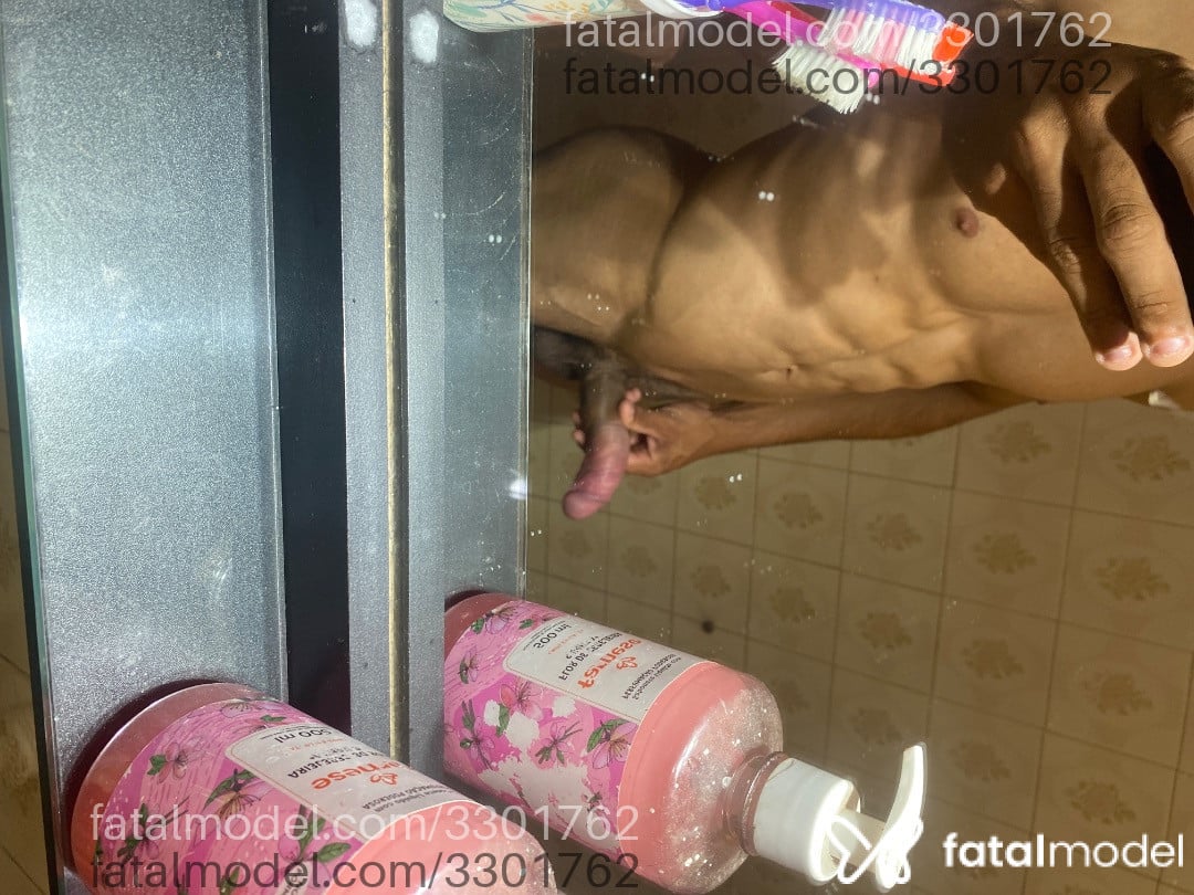 Acompanhante homem morena (o) de olhos castanhos - Gustavo