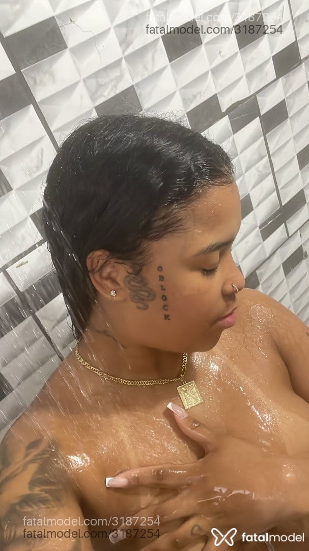 Acompanhante mulher morena (o) de olhos castanhos - Babyviicko