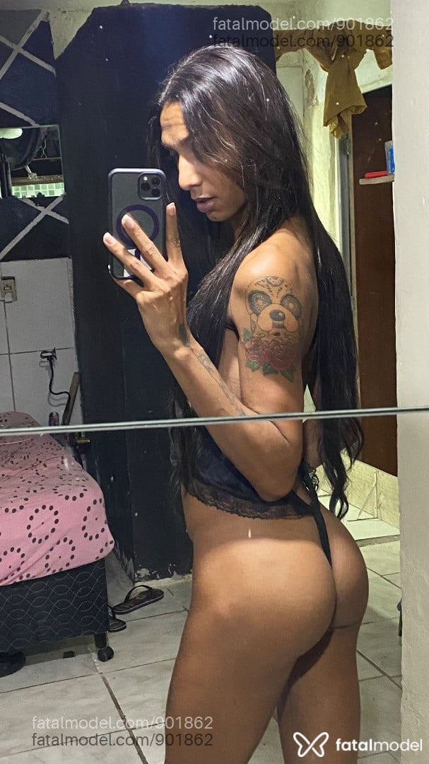 Acompanhante mulher trans com cabelo castanho de olhos castanhos - Magrinha