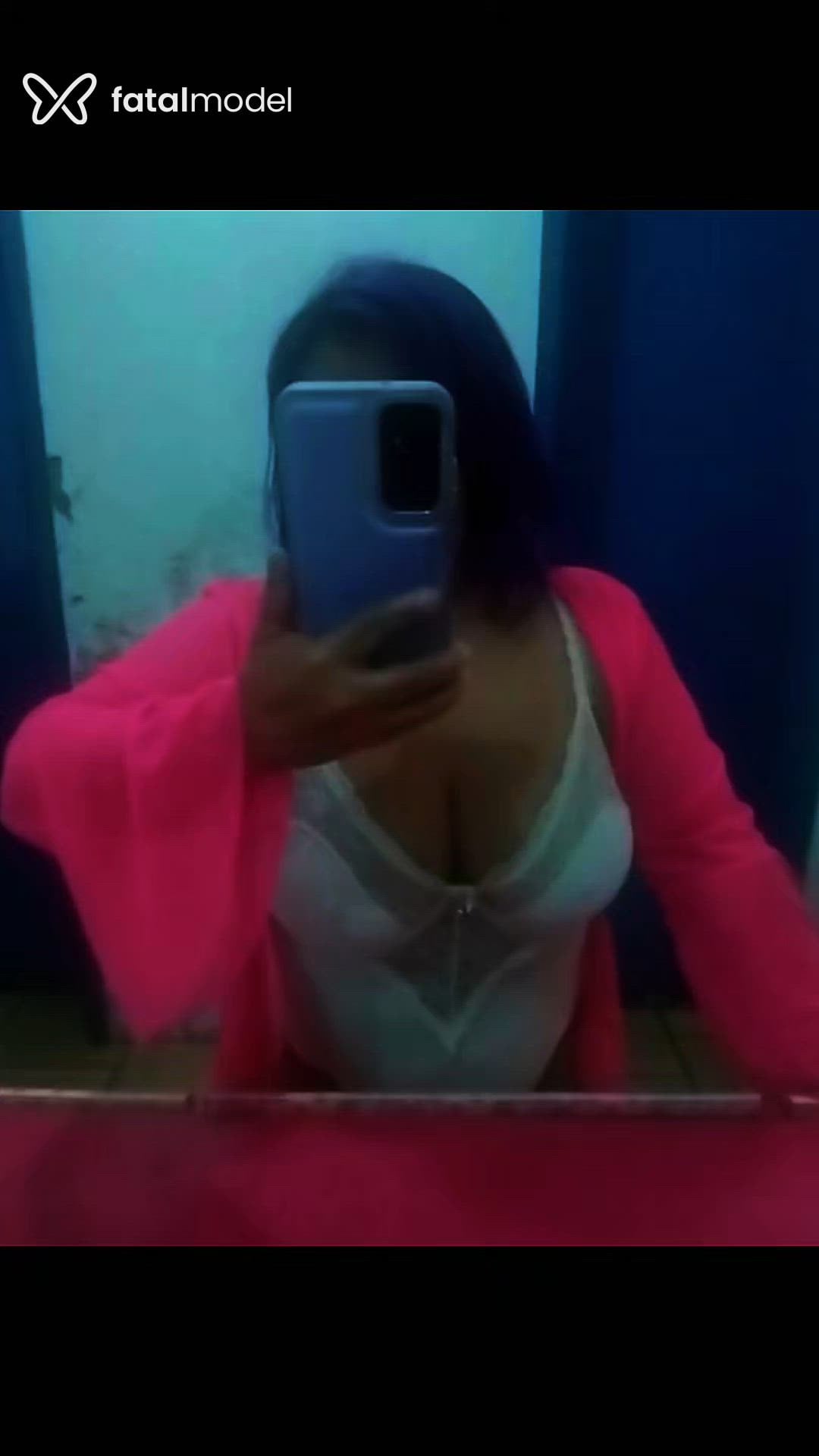 Acompanhante mulher com cabelo colorido de olhos castanhos - Laura Acompanhante mulher com cabelo colorido de olhos castanhos - Laura