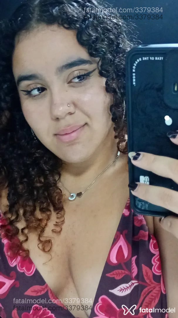 Acompanhante mulher morena (o) de olhos castanhos - Cacau