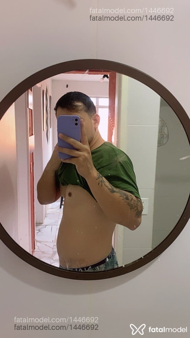 Acompanhante homem com cabelo castanho de olhos castanhos - Passivoguentatudo