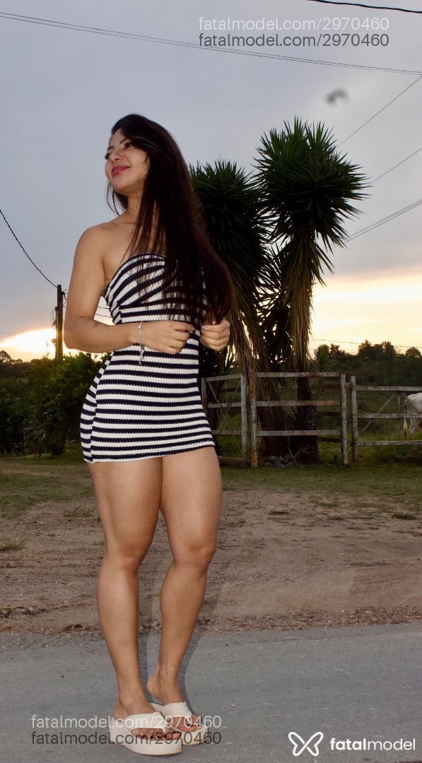 Acompanhante mulher morena (o) de olhos pretos - Louise