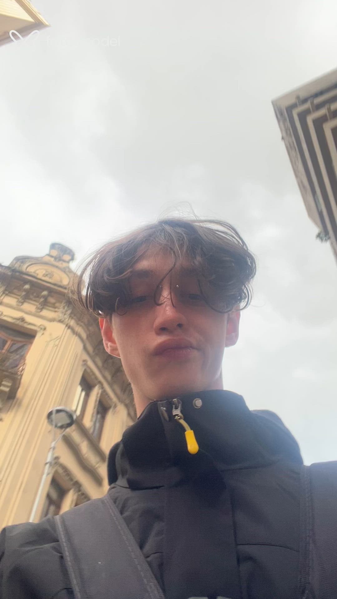 Acompanhante homem com cabelo castanho de olhos verdes - Zacc