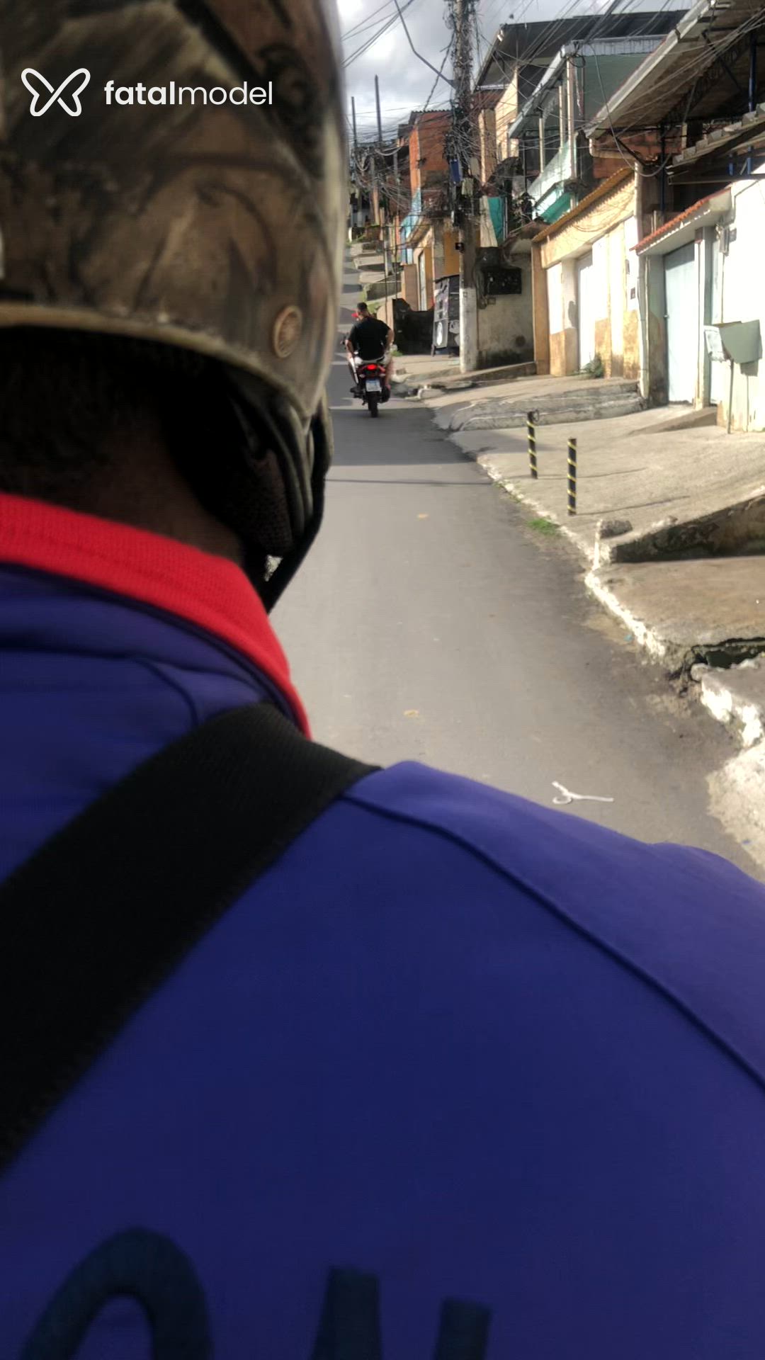 Acompanhante homem morena (o) de olhos verdes - Vilella