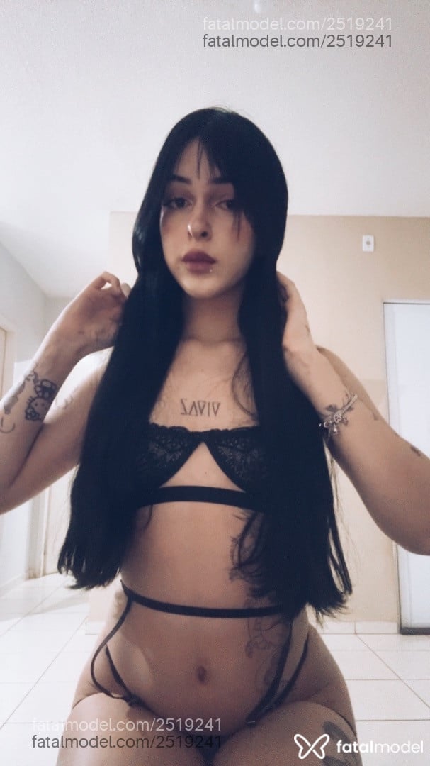 Acompanhante mulher trans morena (o) de olhos mel - Julia Fernandes