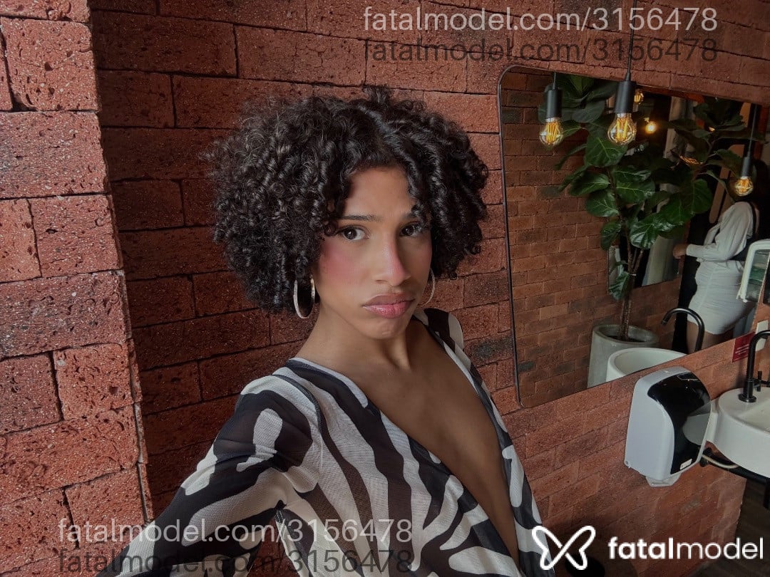 Acompanhante mulher trans morena (o) de olhos castanhos - Babyangel