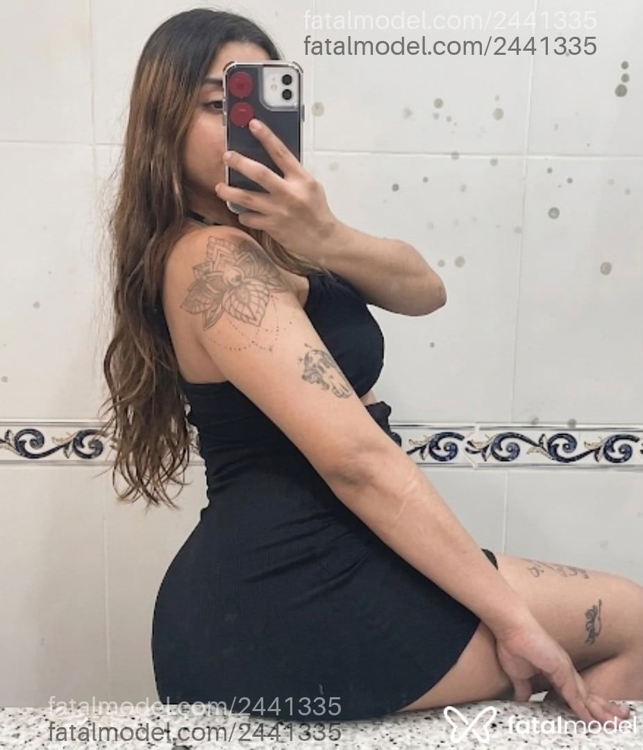 Acompanhante mulher com cabelo colorido de olhos mel - Yulia Fantyne Acompanhante mulher com cabelo colorido de olhos mel - Yulia Fantyne