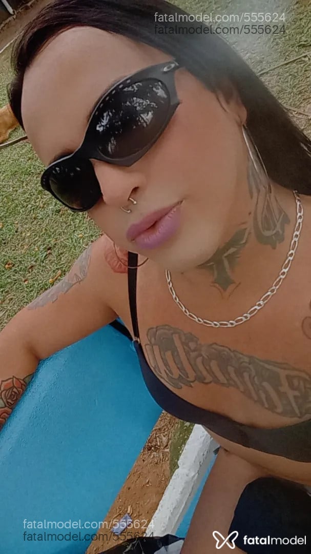 Acompanhante mulher trans morena (o) de olhos castanhos - Luana Caiçara