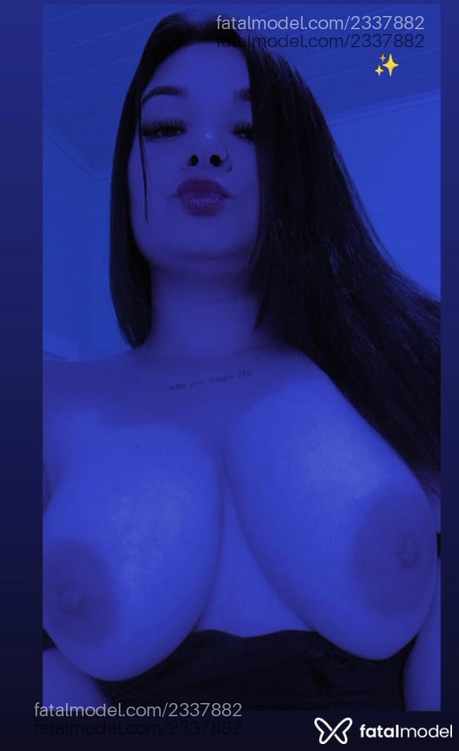 Acompanhante mulher morena (o) de olhos verdes - Thethé Lopes