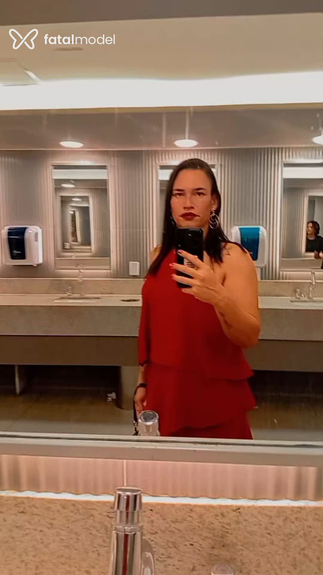 Acompanhante mulher trans morena (o) de olhos castanhos - Arielly Laís
