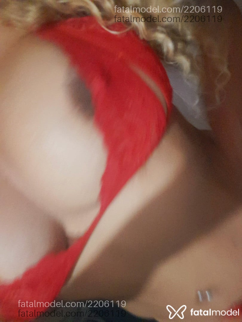 Acompanhante mulher morena (o) de olhos pretos - Estrela Acompanhante mulher morena (o) de olhos pretos - Estrela