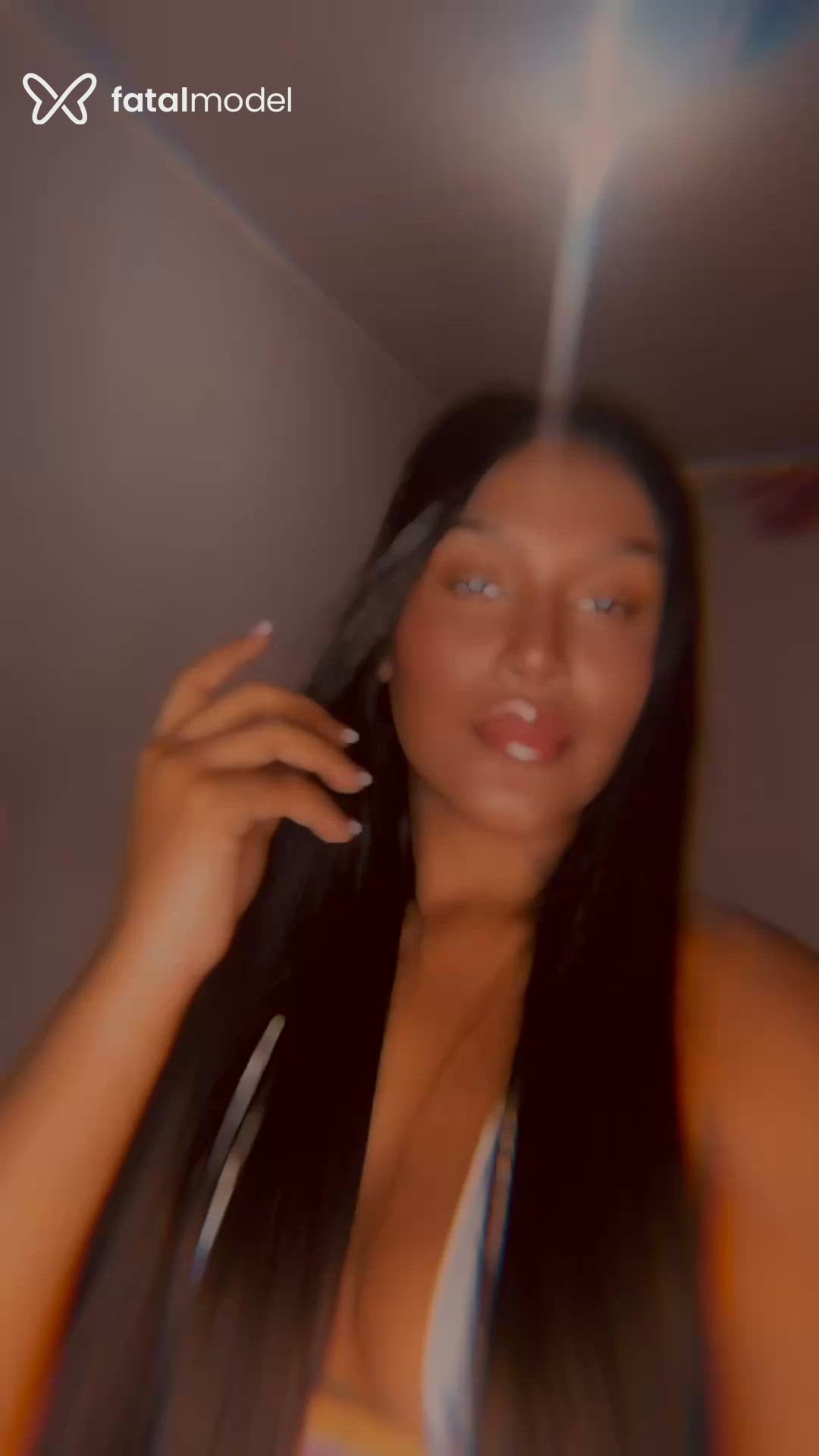 Acompanhante mulher morena (o) de olhos pretos - Mari Mendonça