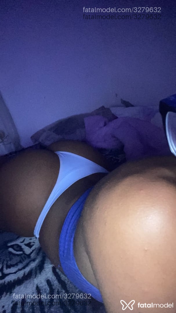 Acompanhante mulher morena (o) de olhos pretos - Nala
