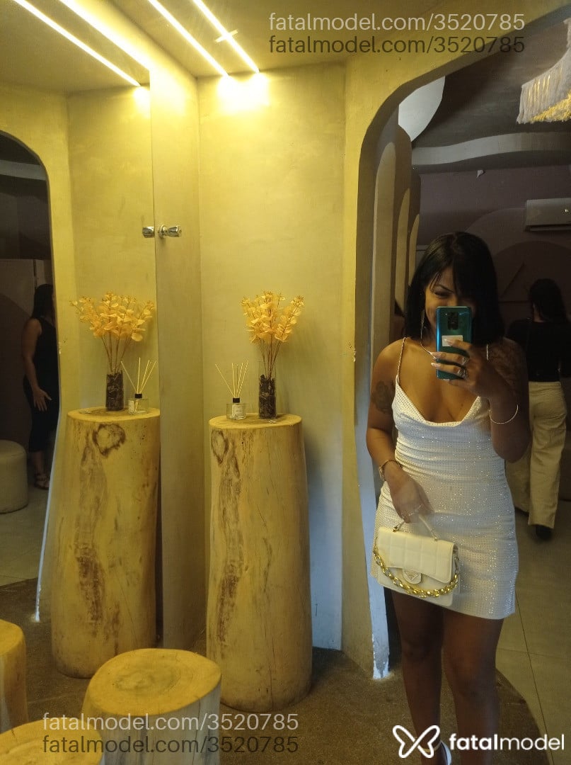 Acompanhante mulher morena (o) de olhos castanhos - Janaina