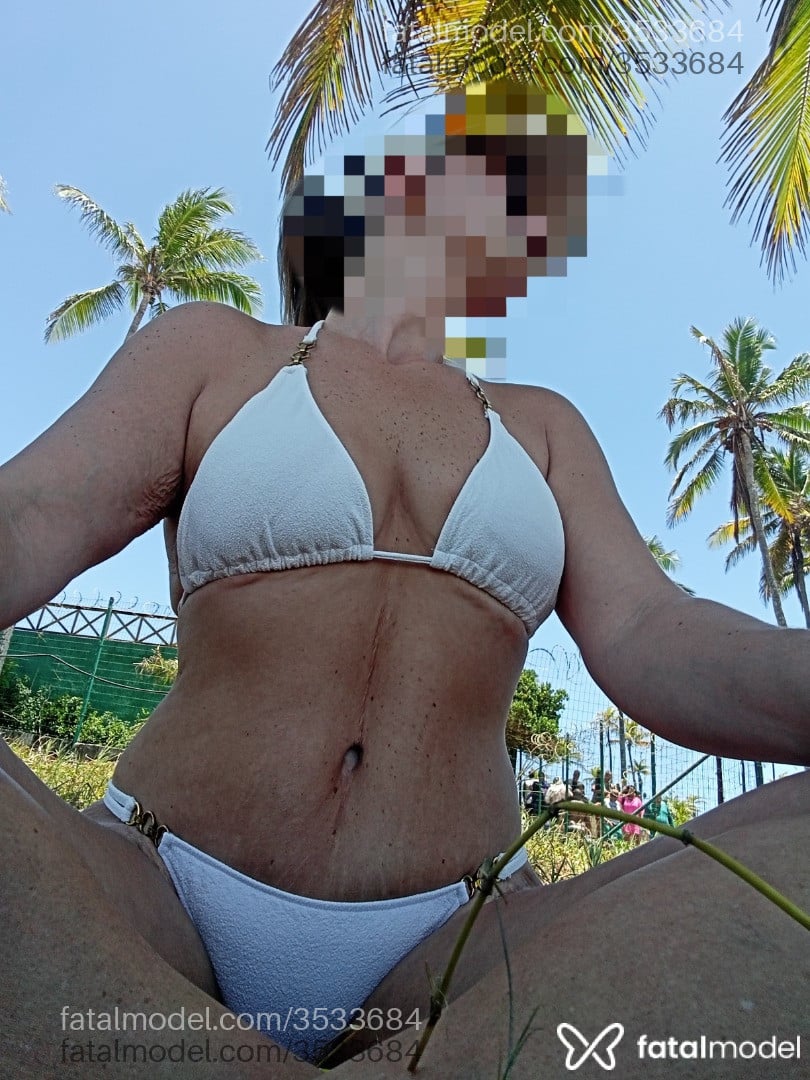 Acompanhante mulher loira (o) de olhos verdes - Grazy