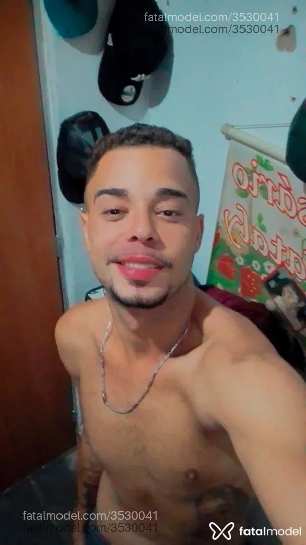 Acompanhante homem com cabelo castanho de olhos castanhos - Branquin Acompanhante homem com cabelo castanho de olhos castanhos - Branquin