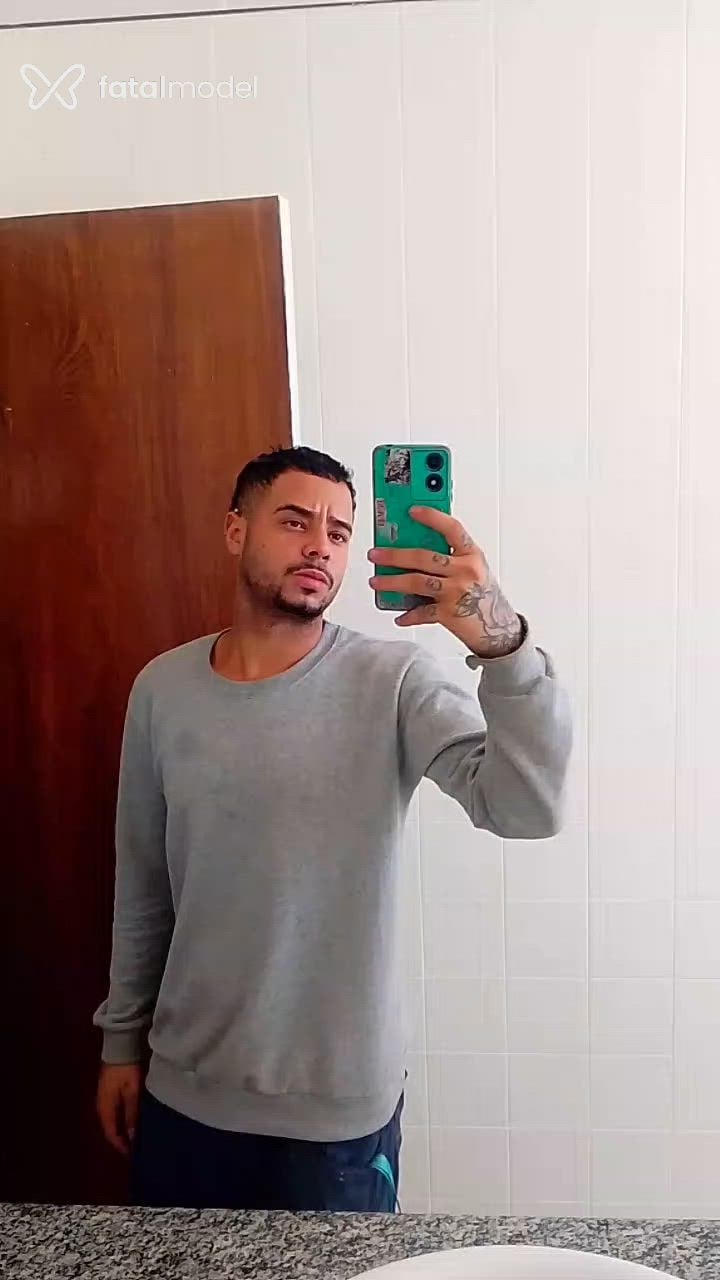 Acompanhante homem com cabelo castanho de olhos castanhos - Branquin Acompanhante homem com cabelo castanho de olhos castanhos - Branquin