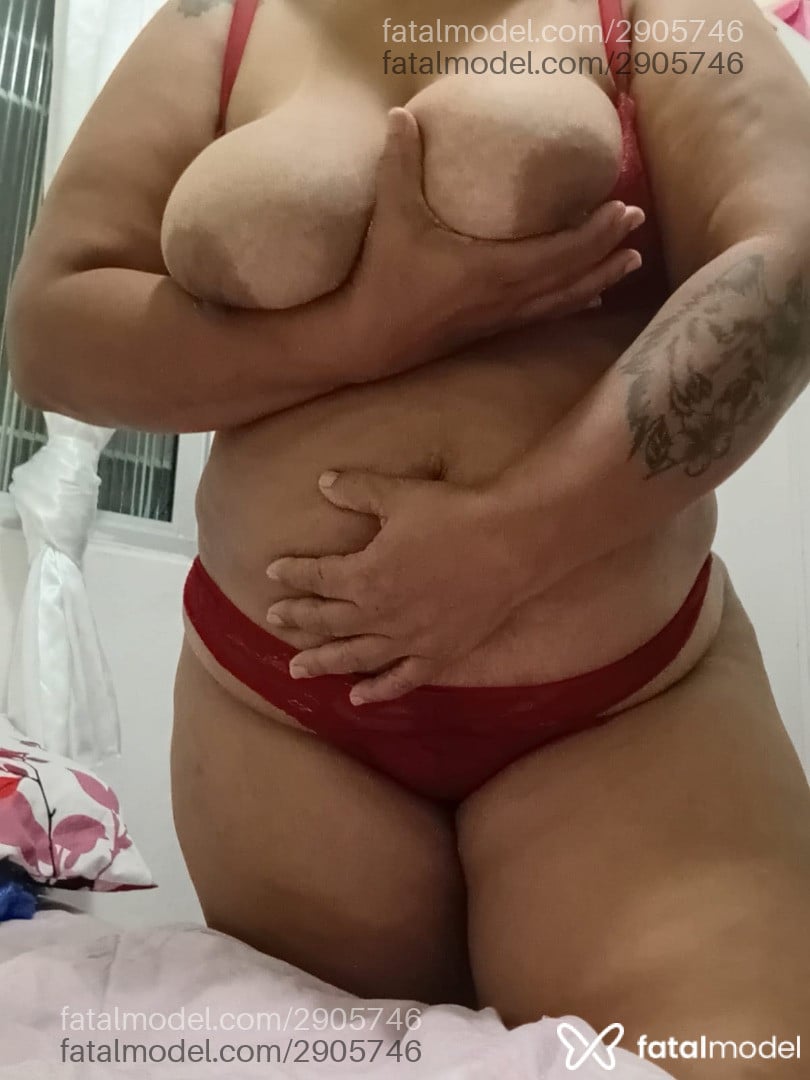 Acompanhante mulher morena (o) de olhos pretos - Bia Marinho