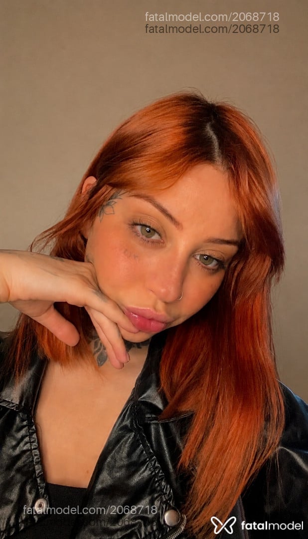Acompanhante mulher ruiva (o) de olhos verdes - Babyliss