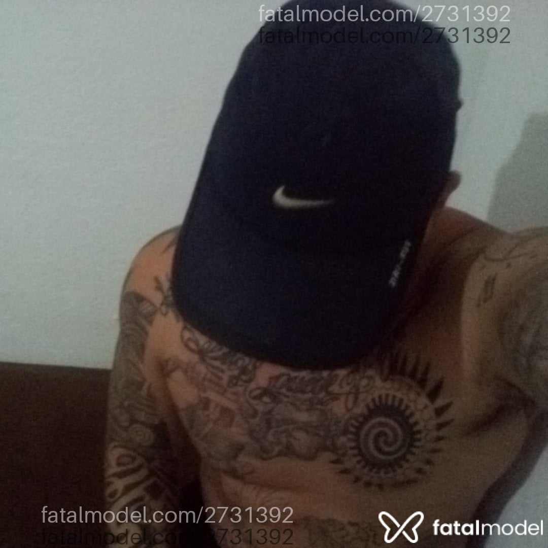 Acompanhante homem com cabelo castanho de olhos castanhos - Bigfild