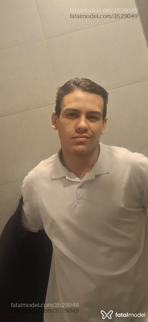 Acompanhante homem morena (o) de olhos castanhos - Artur