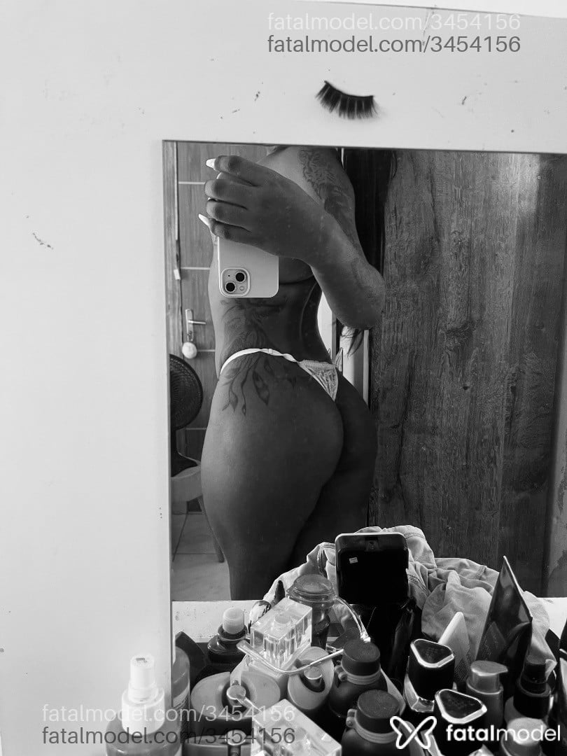 Acompanhante mulher trans morena (o) de olhos pretos - Angel