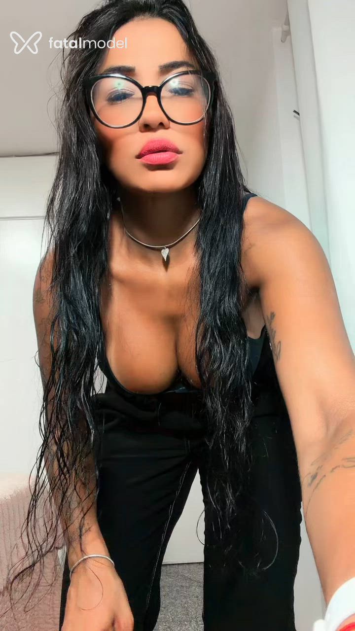 Acompanhante mulher morena (o) de olhos pretos - Luara Rodrigues Acompanhante mulher morena (o) de olhos pretos - Luara Rodrigues