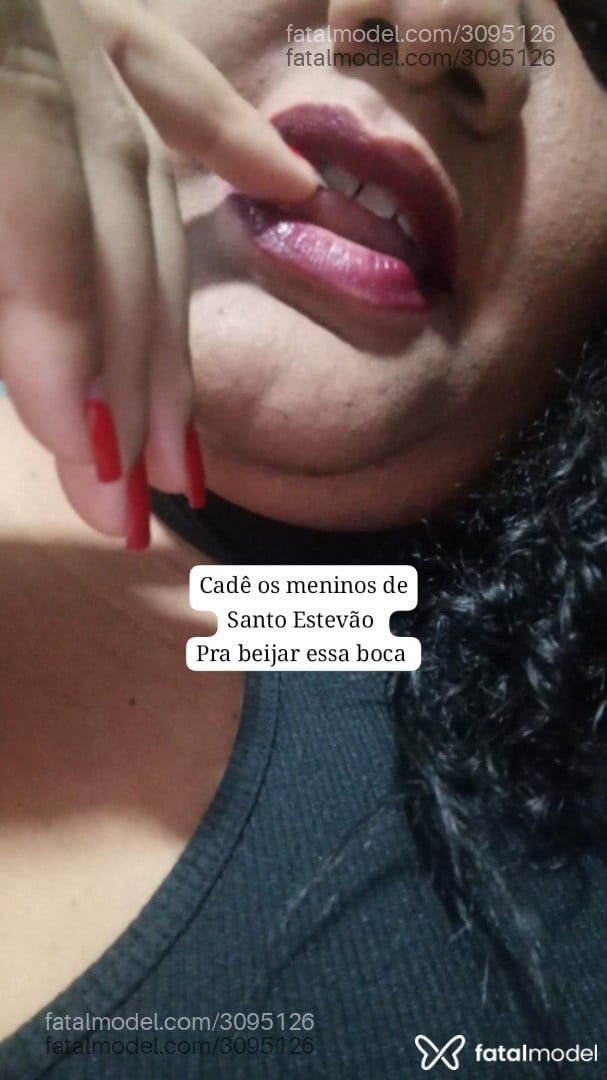 Acompanhante mulher com cabelo castanho de olhos castanhos - Pulsante