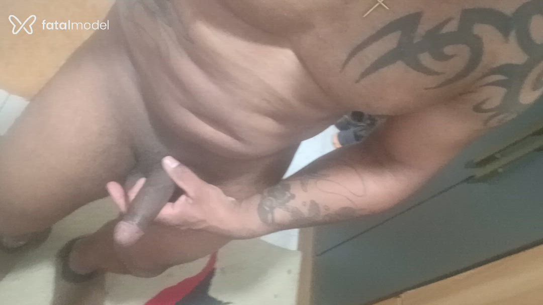 Acompanhante homem morena (o) de olhos mel - Preto