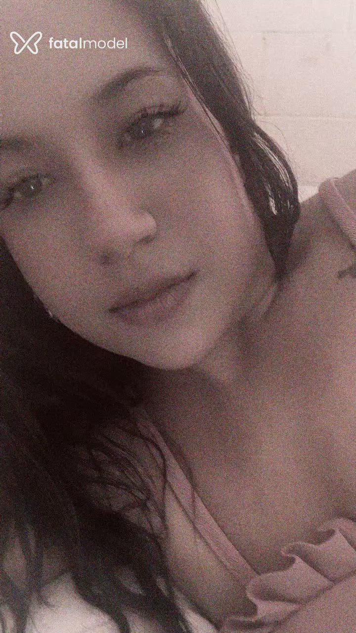 Acompanhante mulher morena (o) de olhos pretos - Jayne