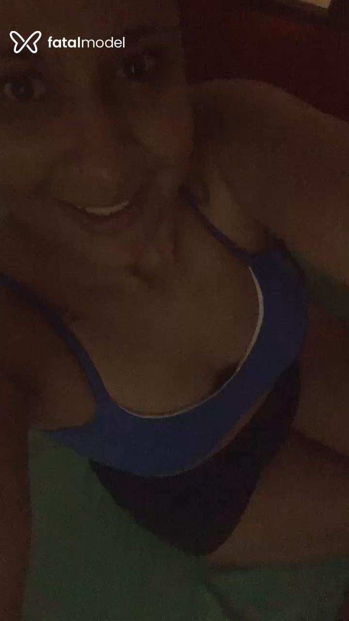 Acompanhante mulher morena (o) de olhos pretos - Jayne