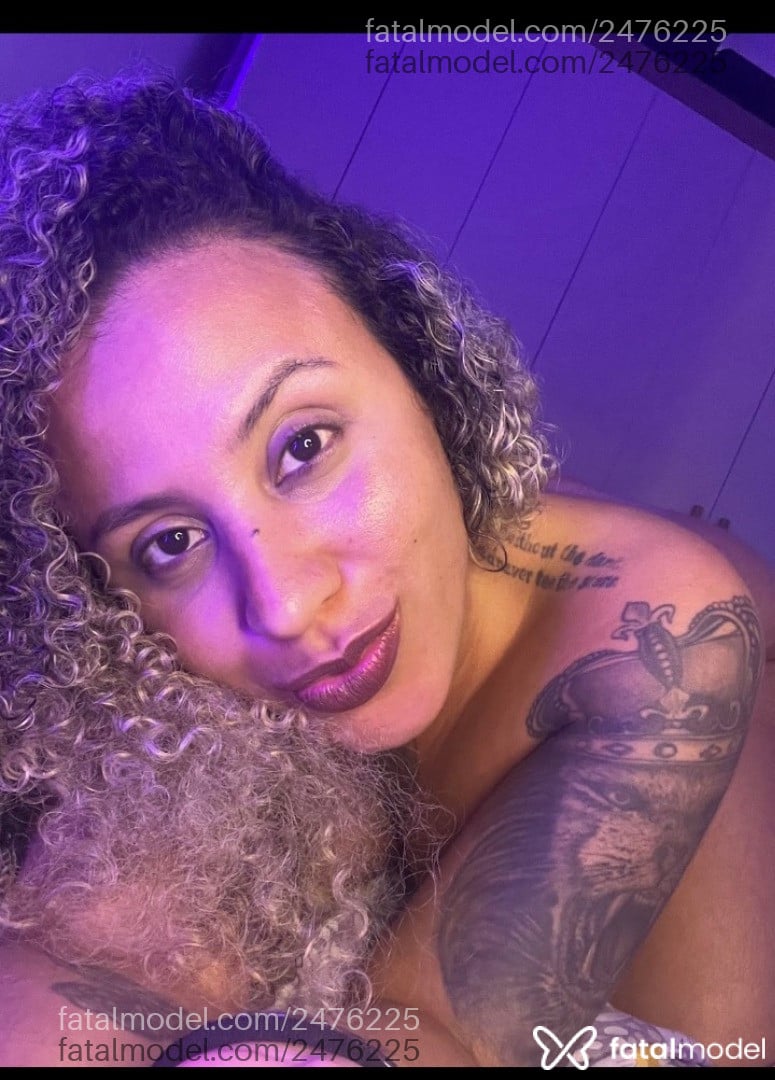 Acompanhante mulher loira (o) de olhos castanhos - Maria Madalena