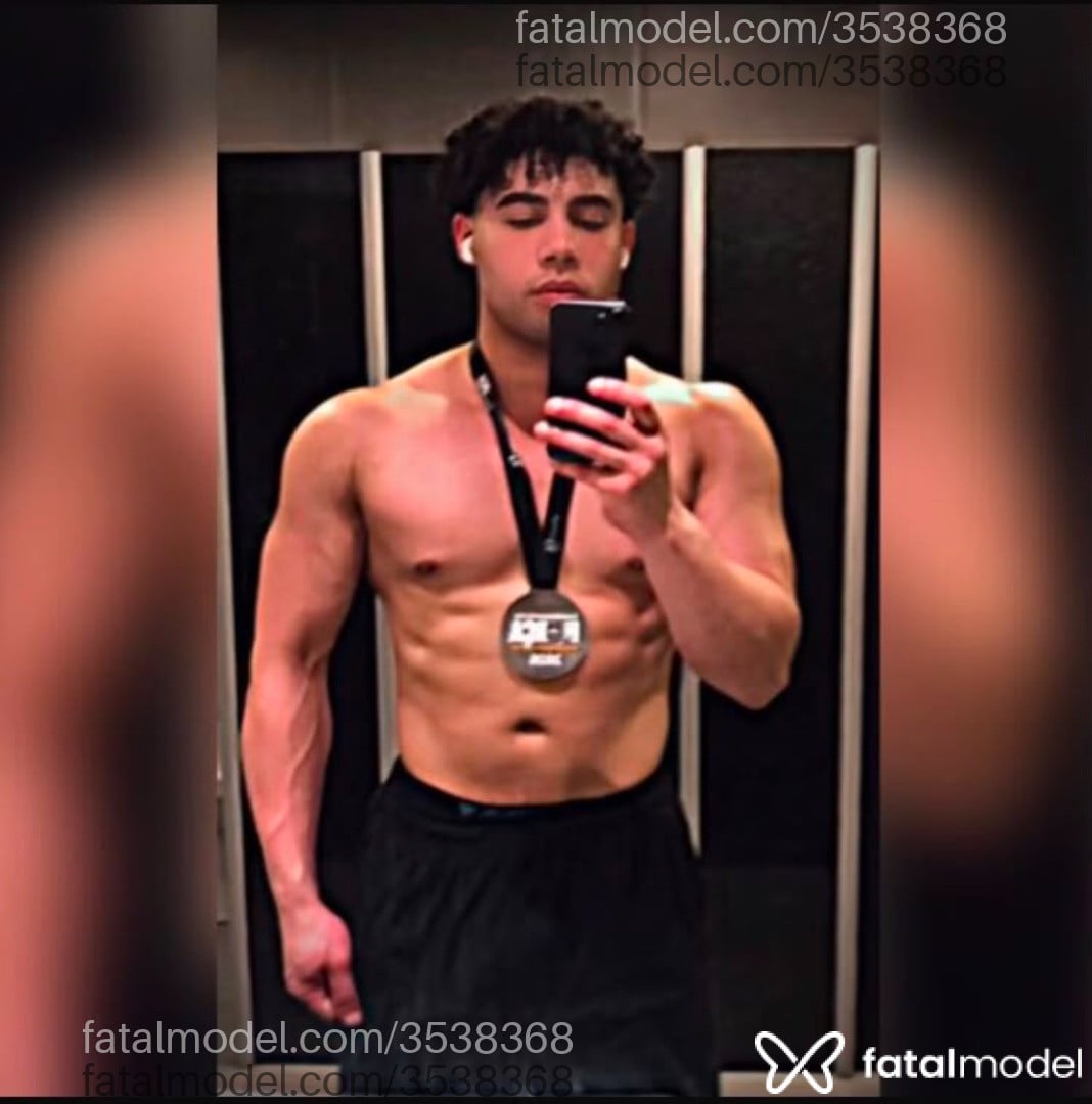Acompanhante homem com cabelo castanho de olhos pretos - Dario Rafael