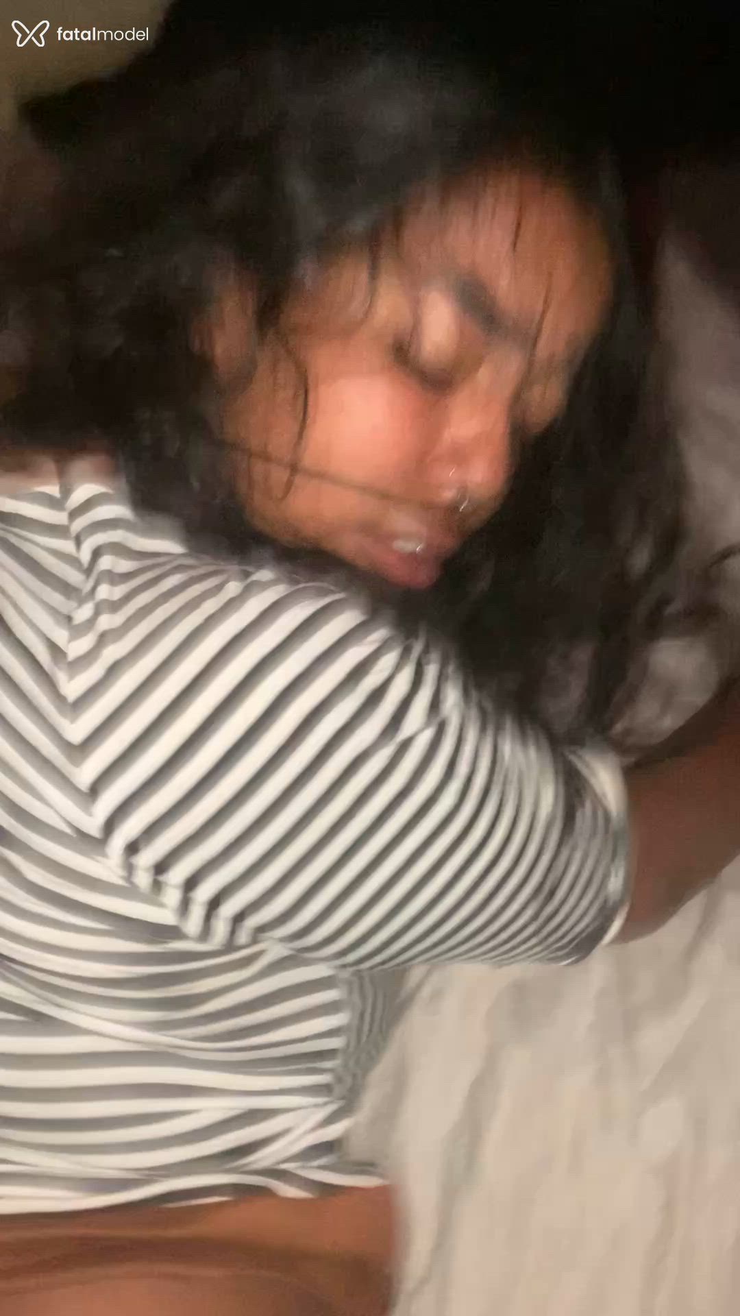 Acompanhante mulher morena (o) de olhos pretos - Kendraqueen