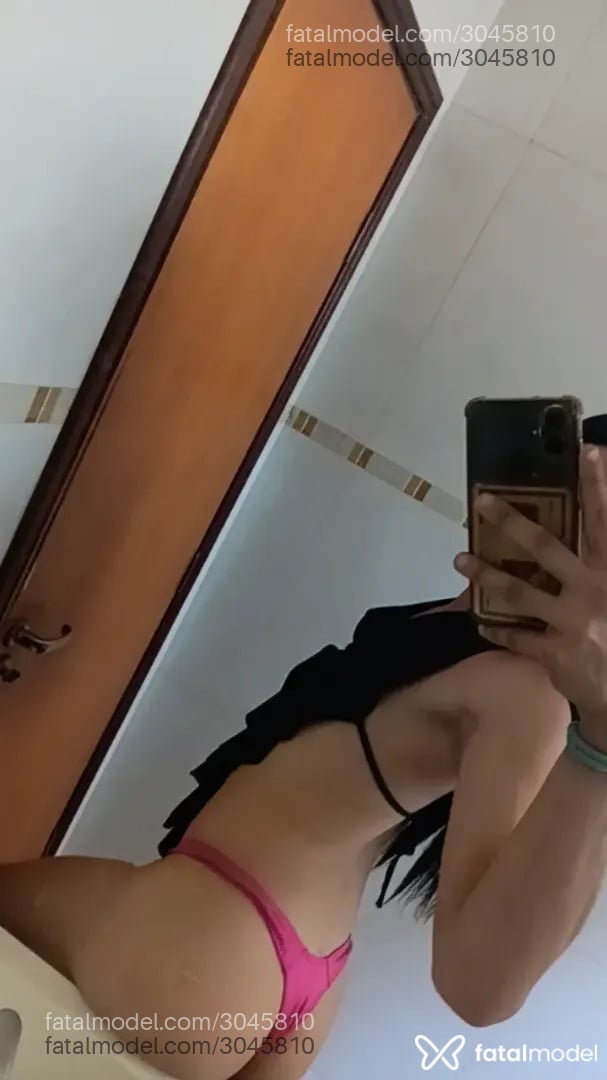 Acompanhante mulher trans loira (o) de olhos castanhos - Letícia