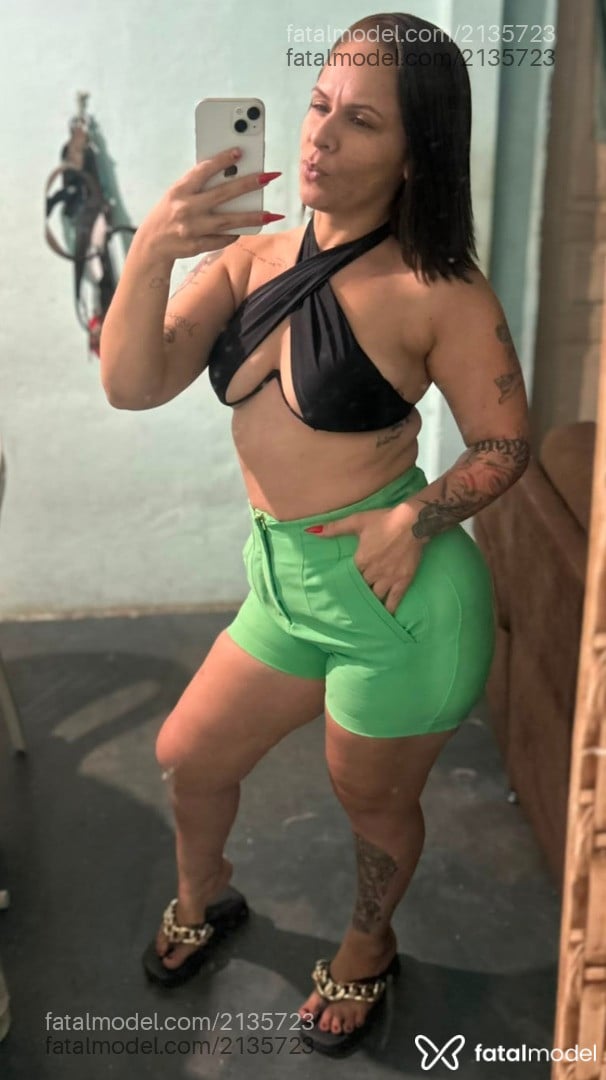 Acompanhante mulher loira (o) de olhos castanhos - Mulhergato