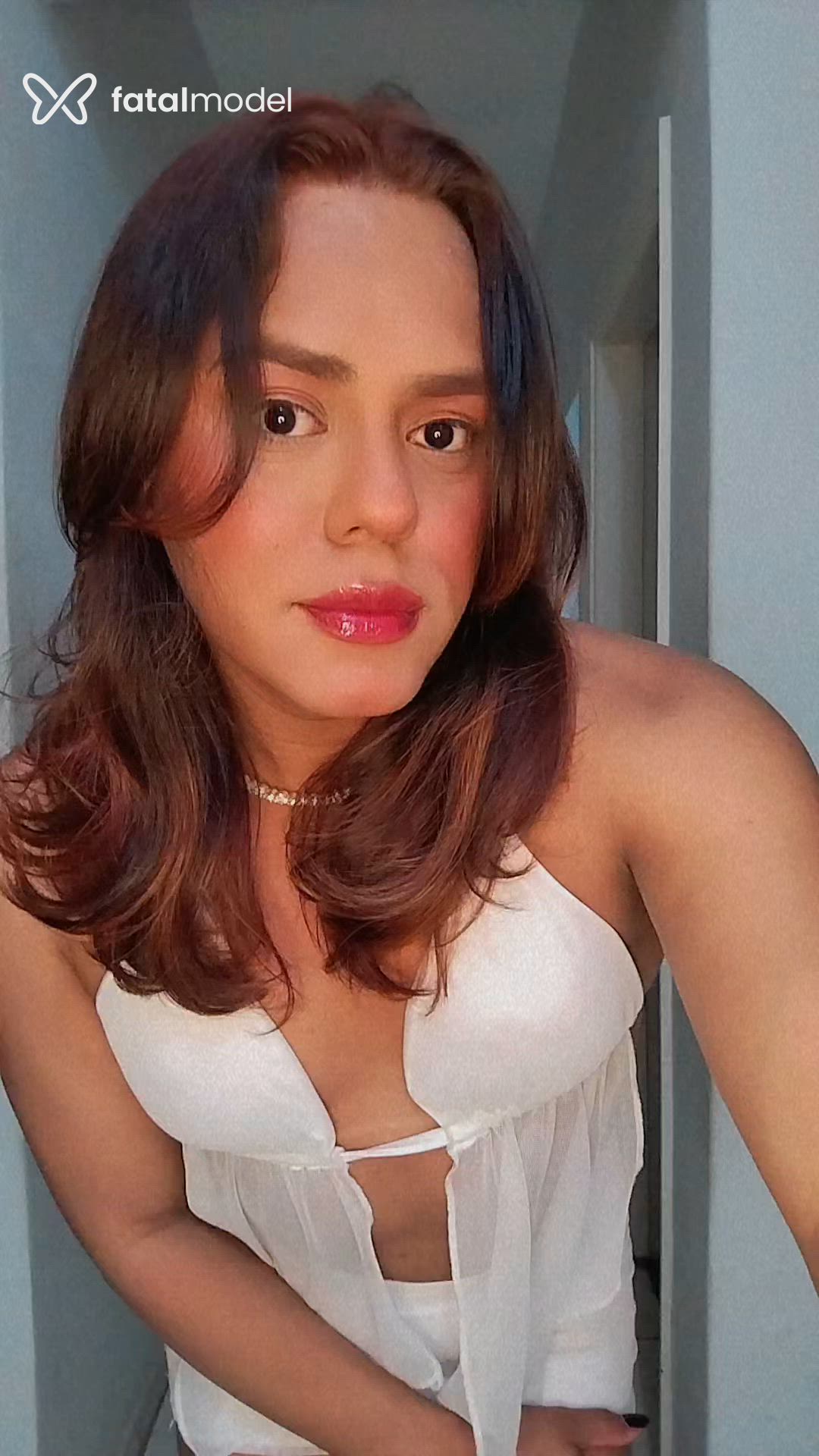 Acompanhante mulher trans loira (o) de olhos pretos - Lavigne Sanches