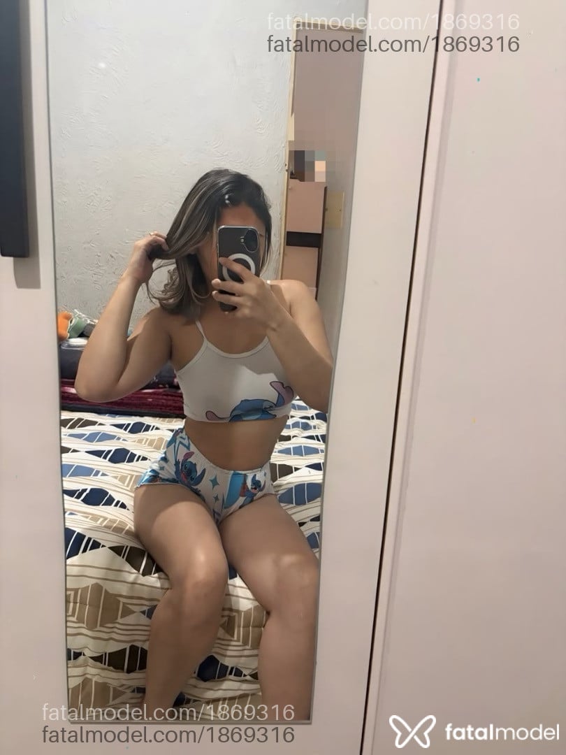 Acompanhante mulher loira (o) de olhos castanhos - Vanessa Diniz