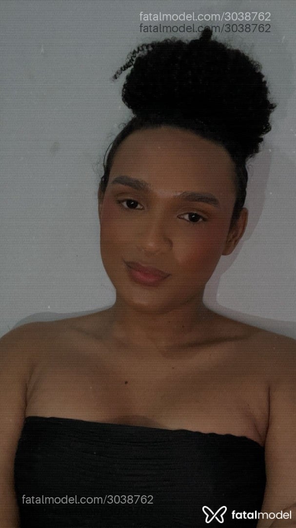 Acompanhante mulher trans morena (o) de olhos castanhos - Karynne Carvalho