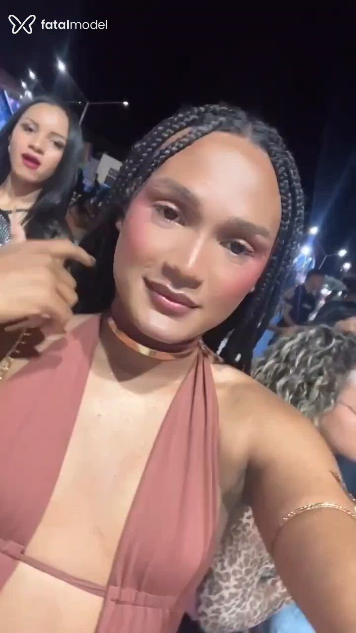 Acompanhante mulher trans morena (o) de olhos castanhos - Karynne Carvalho