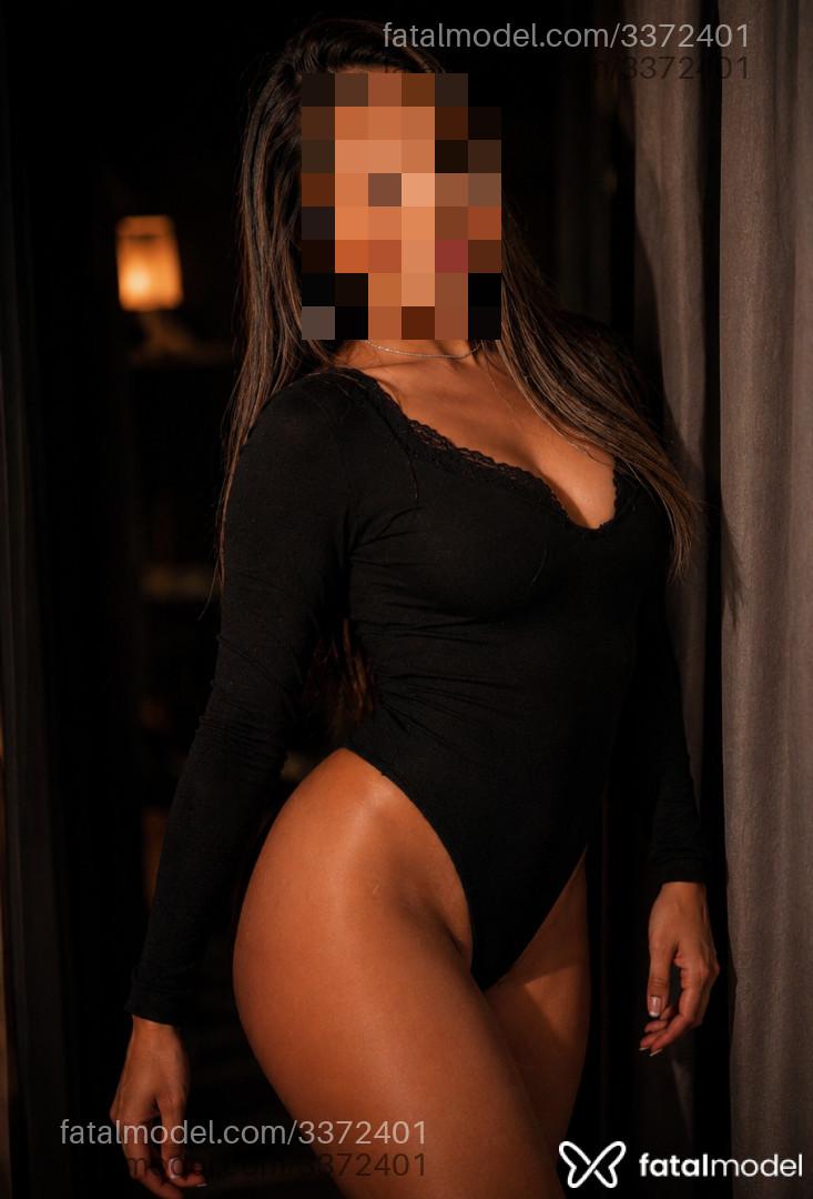 Acompanhante mulher loira (o) de olhos castanhos - Helena