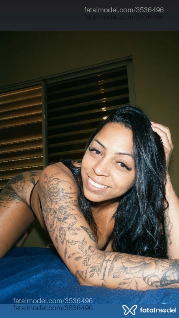 Acompanhante mulher morena (o) de olhos castanhos - Vivi Moura Acompanhante mulher morena (o) de olhos castanhos - Vivi Moura