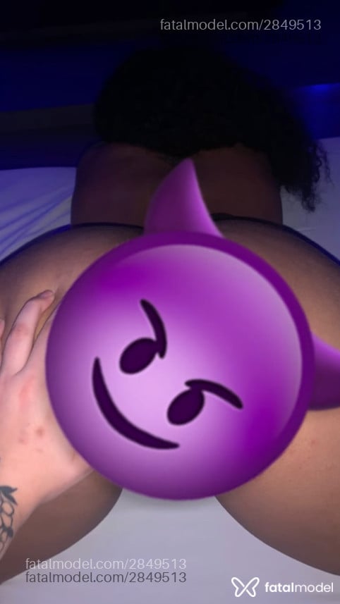 Acompanhante mulher morena (o) de olhos pretos - Bárbara