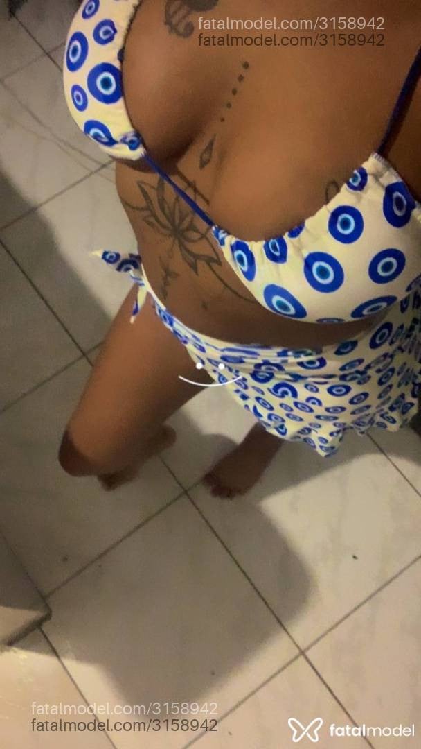 Acompanhante mulher morena (o) de olhos castanhos - Mel Mel
