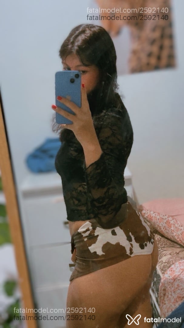 Acompanhante mulher com cabelo castanho de olhos verdes - Kiara