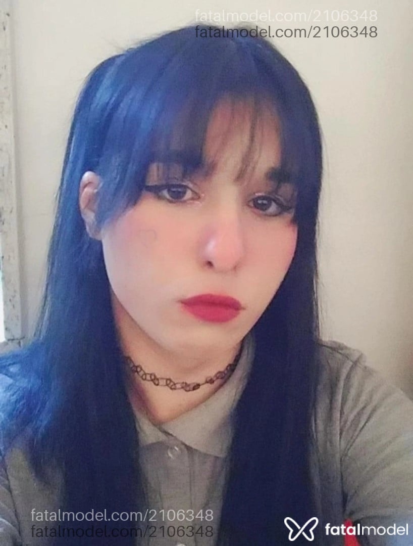 Acompanhante mulher trans com cabelo colorido de olhos castanhos - Mina